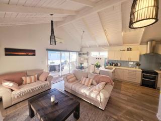 Sunny Boutique House with Pool Mount Maunganui - 2