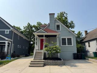Spacious 3 bed 2 and a half bath 2pk spot - Cincinnati - 3