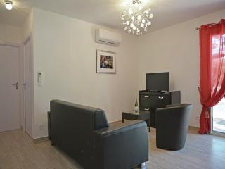 Villa in Var with Hill Views & Pool, cleaning included - Montauroux - 4
