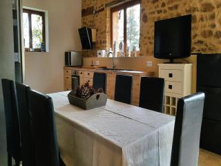 Holiday Home in Haute-Vienne near Nature Park, cleaning included - Les Salles-Lavauguyon - 8