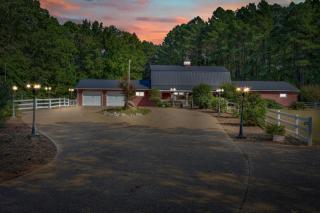 Pet-Friendly 3BR Lake House Firepit Pier - Skippers - 9