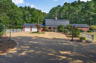 Pet-Friendly 3BR Lake House Firepit Pier - Skippers - 2