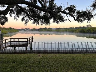 Waterfront Private Dock 4BR 2 Bath kayaks and Hot Tub - Clearwater - 0