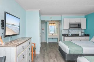 WHAAAT Pools,Lazy River,Hot Tubs,FREE Stuff B118 - Myrtle Beach - 2