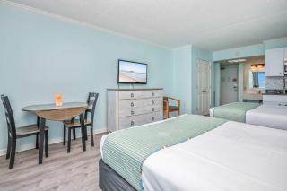 WHAAAT Pools,Lazy River,Hot Tubs,FREE Stuff B118 - Myrtle Beach - 1