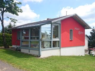 Chalet in Schnett near Ski Slopes, cleaning included - Schnett - 9