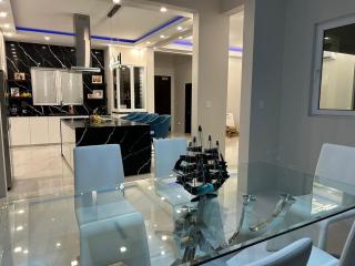 Zafira Luxe - Leonards - 3