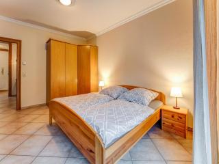 Spacious flat in Adenau near the Nürburgring, cleaning included - 0