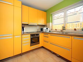 Holiday Home in Westerholt with Lake View, cleaning included - Westerholt - 3