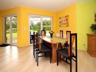 Holiday Home in Westerholt with Lake View, cleaning included - Westerholt - 5