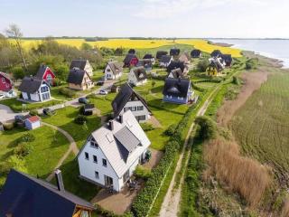 Thatched House on Rügen with Harbor Views, cleaning included - Vieregge - 1