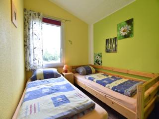 Quaint Bungalow near Insel Poel with Garden - Poel - 3