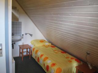 Holiday Home in Kirchheim near Wasserkuppe, cleaning included - Kemmerode - 5