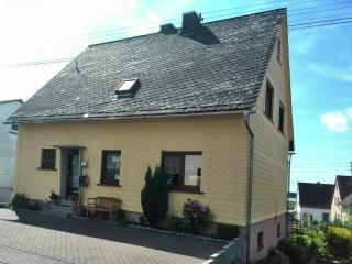 Cozy Apartment with Private Garden in Nisterau, cleaning included - - 2