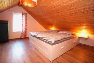 Resort by Lake Partwitz with Stunning Water Views, cleaning included - Elsterheide - 5