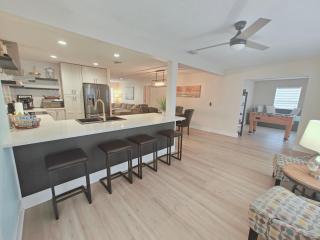 Flamingo by the Sea Cozy Spacious Modern 5 min to Beach Video Tour Sleep up to 10 - Venice - 6