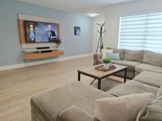 Flamingo by the Sea Cozy Spacious Modern 5 min to Beach Video Tour Sleep up to 10 - Venice - 7