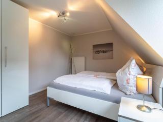 Apartment in Dorf near Beach Activities, cleaning included - St. Peter-Ording - 2