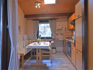 Bungalow by Hennesee Lake with Skiing Nearby, cleaning included - Meschede - 4
