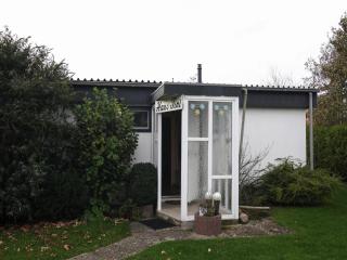 Bungalow in Warwerort near Wadden Sea Park, cleaning included - Warwerort - 9
