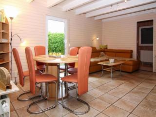 Bungalow in Warwerort near Wadden Sea Park, cleaning included - Warwerort - 4