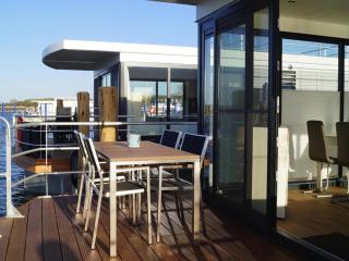 Houseboat in Ribnitz near Amber Museum, cleaning included - Ribnitz-Damgarten - 3