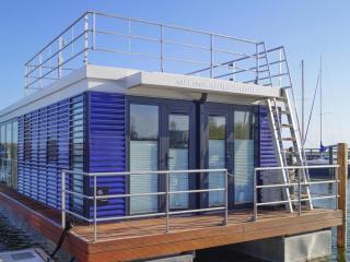 Houseboat in Ribnitz near Amber Museum, cleaning included - Ribnitz-Damgarten - 0
