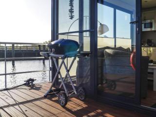Houseboat in Ribnitz near Amber Museum, cleaning included - Ribnitz-Damgarten - 2