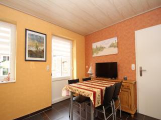 Cottage near North Sea with Mudflat Walks, cleaning included - Utarp - 1