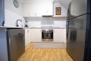 Cosmo Place - Pet Friendly with Private Yard - 8