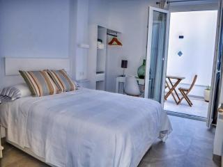 Apartment in Conil near Stunning Beaches, cleaning included - Conil de la Frontera - 0