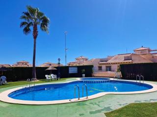 Villa in Cabo Roig near Beaches & Pool, cleaning included - Cabo Roig - 0