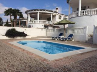 Villa in Viñuela with Private Pool & Views, cleaning included - El Cerro - 9