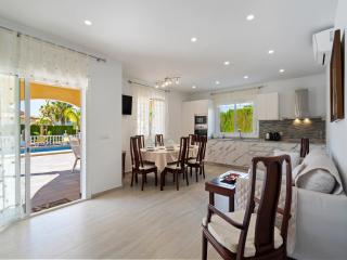 Villa in Calpe near Platja de la Fossa Beach, cleaning included - Calpe - 0