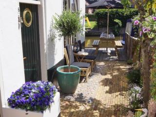 Your Frisian Canal-Side Home, cleaning included - Hindeloopen - 2
