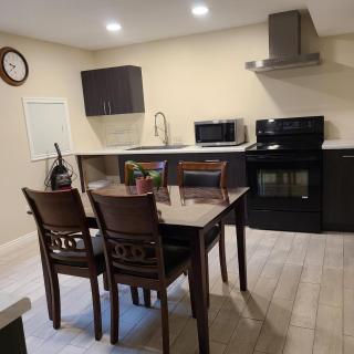 Entire Huge Basement! Fast Wifi! Private Entrance! - Salt Lake City - 4