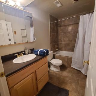 Entire Huge Basement! Fast Wifi! Private Entrance! - Salt Lake City - 7