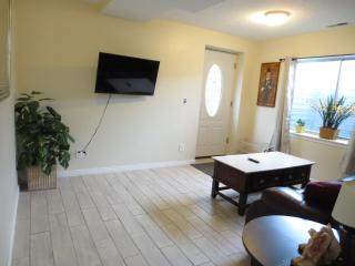Entire Huge Basement! Fast Wifi! Private Entrance! - Salt Lake City - 8