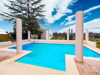 Villa in Villamuriel with Pool and Barbecue, cleaning included - Villamuriel de Cerrato - 1