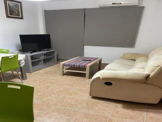 Cosy apartment with shared balcony, cleaning included - Sevilha - 0