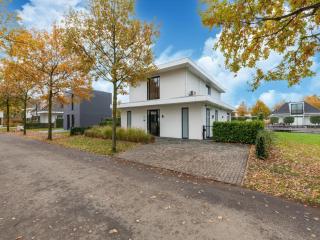 Wellness & Waterside Villa Escape, cleaning included - Zeewolde - 9