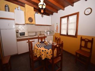 Cave House in Tenerife with Pool and Beach, cleaning included - La Orotava - 8