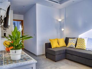 Apartment in Conil near Scenic Beaches, cleaning included - Cadice - 2