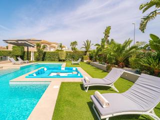 Villa in Torremendo with Pool & Reservoir View, cleaning included - Torremendo - 1