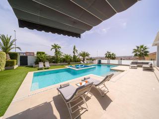 Villa in Torremendo with Pool & Reservoir View, cleaning included - Torremendo - 2