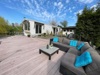Fantastic villa in Ooltgensplaat with jetty, cleaning included - Ooltgensplaat - 4
