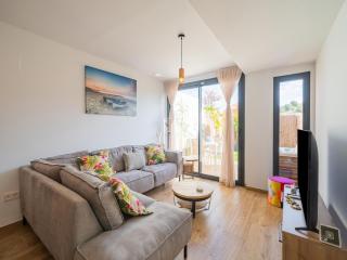 Villajoyosa Home with Shared Pool, cleaning included - Villajoyosa - 1