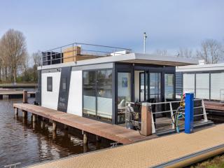 Unique vacation home, cleaning included - Offingawier - 0