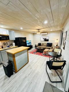 High Noon Hideout Tiny Home in Springtown TX - Springtown - 2