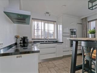 Chic Villa Getaway Near Forest, cleaning included - Zeewolde - 8